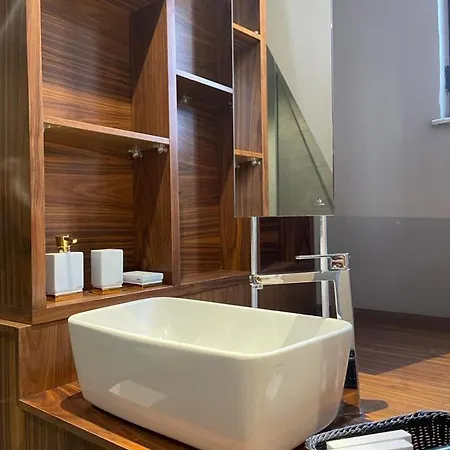 Alojamento de Acomodação e Pequeno-almoço Shard Boutique 3*