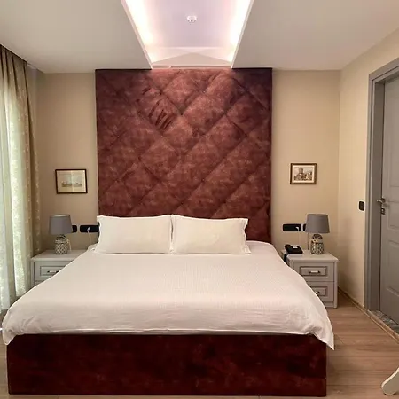 Shard Boutique * Tirana