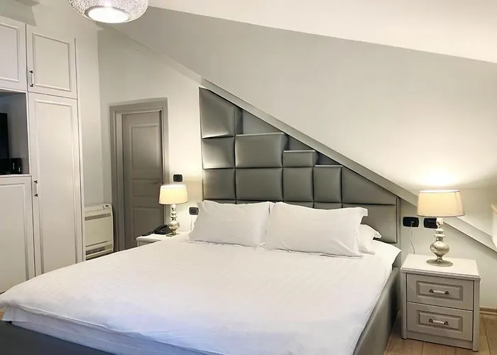 Shard Boutique Oda ve Kahvaltı 3*