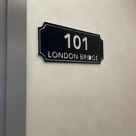 Shard Boutique