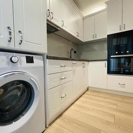 Alojamento de Acomodação e Pequeno-almoço Shard Boutique Tirana