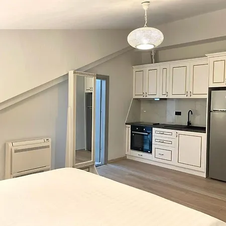 Alojamento de Acomodação e Pequeno-almoço Shard Boutique Tirana