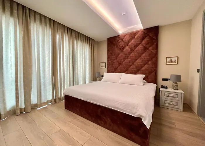 Shard Boutique تيرانا