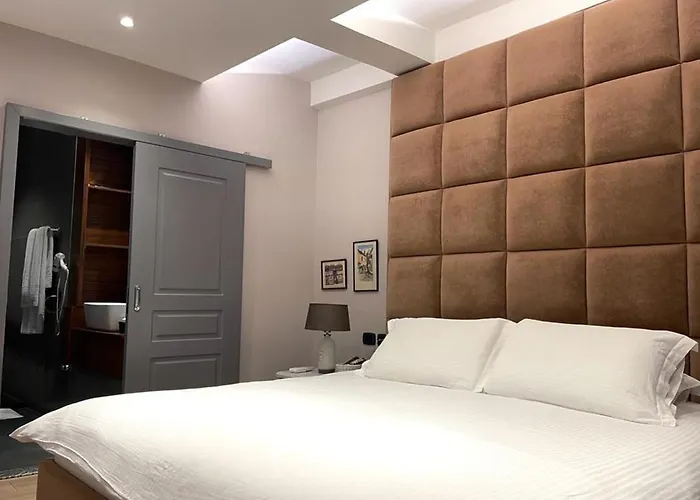 Alojamento de Acomodação e Pequeno-almoço Shard Boutique 3*