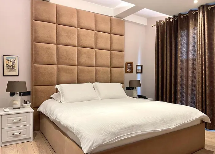 Shard Boutique Alojamento de Acomodação e Pequeno-almoço Tirana