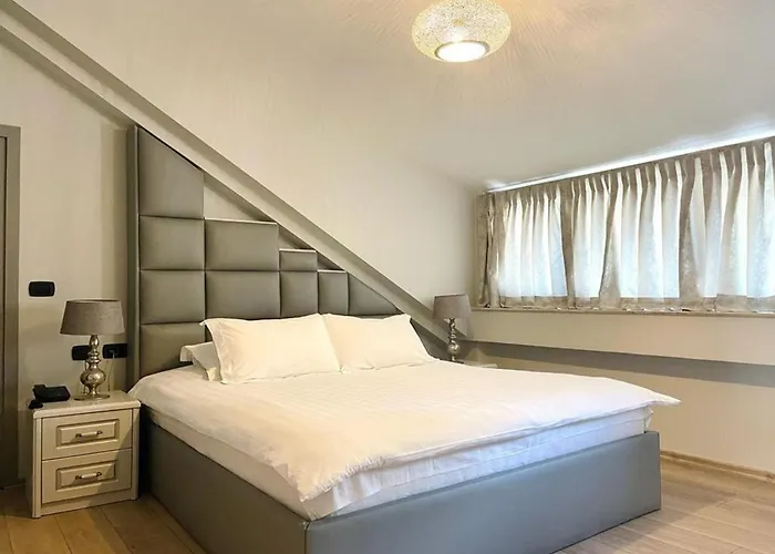 Shard Boutique Τίρανα