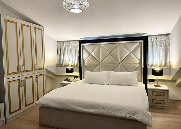 Shard Boutique Panzió Tirana
